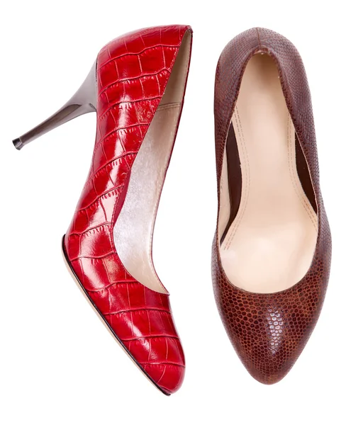 Twee mode vrouwelijke schoenen geïsoleerd over Wit — Stockfoto