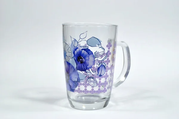 Puchar szkło malowane kwiaty niebieski — Zdjęcie stockowe