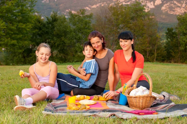 Pepole na piknik — Zdjęcie stockowe