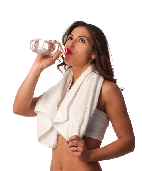 Portret pewnie młoda kobieta w sportowej utrzymywania wody — Zdjęcie stockowe