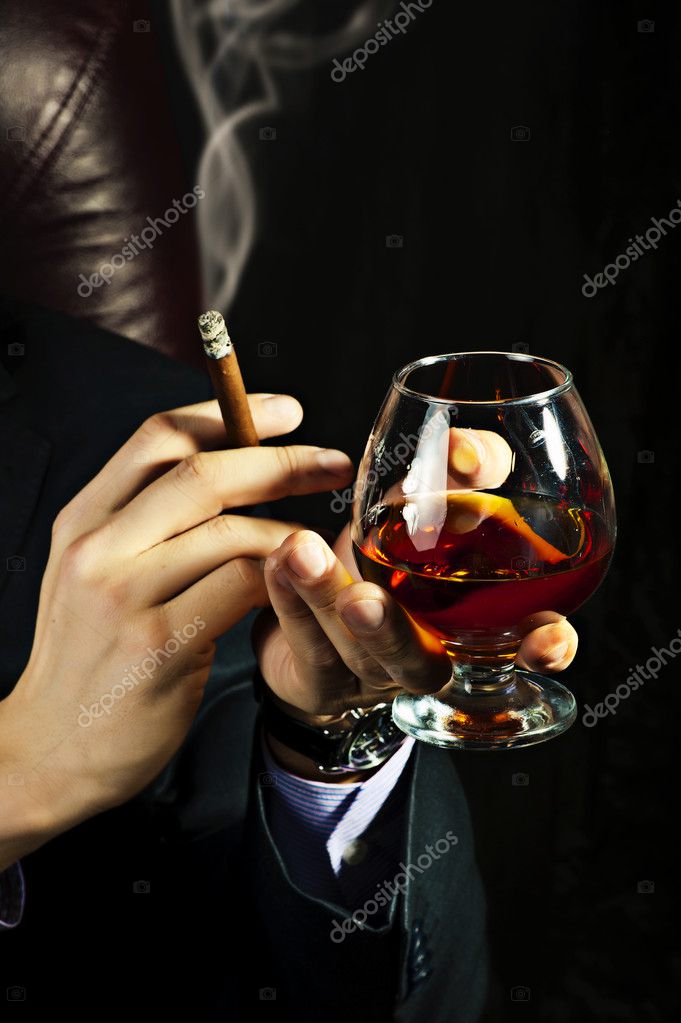 Expresa tu momento " in situ " con una imagen - Página 4 Depositphotos_8958684-stock-photo-brandy-glass-at-male-hand