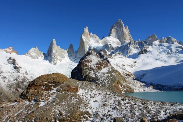 Hermoso paisaje natural con Mt. Fitz Roy visto en el Parque Nacional Los Glaciares, Patagonia, Argentina — Foto de Stock