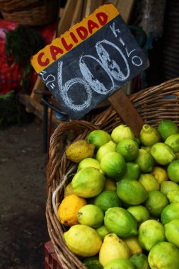 taze meyve ve sebze yerel pazarda