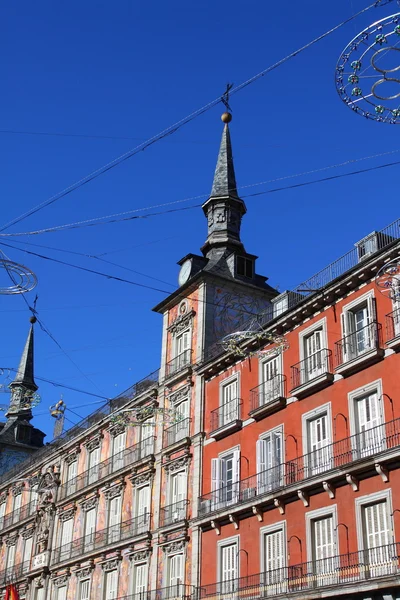 Detalle de una fachada decorada y balcones en el Palza Mayor, Madrid, Spai —  Fotos de Stock