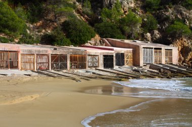 tipik beach Ibiza, Balear adaya, İspanya.