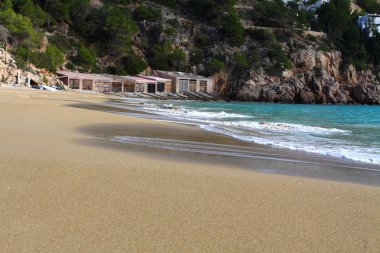 tipik beach Ibiza, Balear adaya, İspanya.