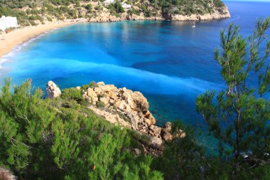 güzel küçük koyda Ibiza, Balear adaya, İspanya.