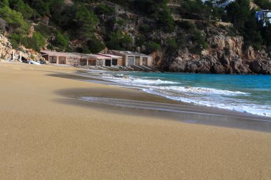 güzel küçük koyda Ibiza, Balear adaya, İspanya.