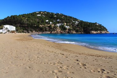 güzel küçük koyda Ibiza, Balear adaya, İspanya.