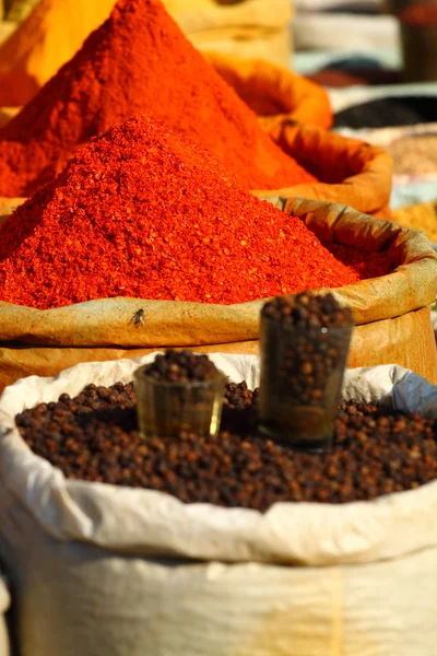 Traditionelle krydderier marked i Indien . - Stock-foto