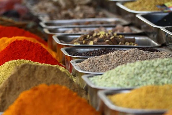 Hagyományos fűszerek-piaci Indiában — Stock Fotó