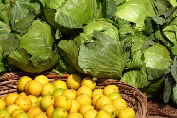 Λεμόνια στην τοπική αγορά στην Ινδία. — Φωτογραφία Αρχείου