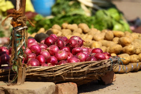 Varie verdure a mercato vegetale. India — Foto Stock