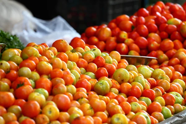 Varias frutas en el mercado de verduras. India —  Fotos de Stock