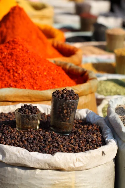 Mercado de especiarias tradicionais na Índia . — Fotografia de Stock