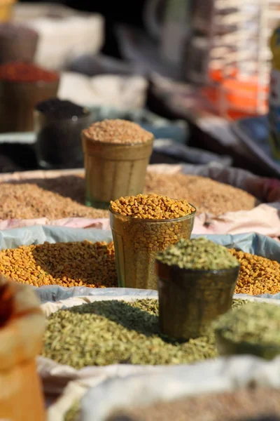 Marché des épices traditionnelles en Inde . — Photo