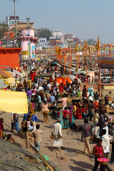 A Cidade Santa de Varanasi e o Rio Sagrado Ganges . — Fotografia de Stock