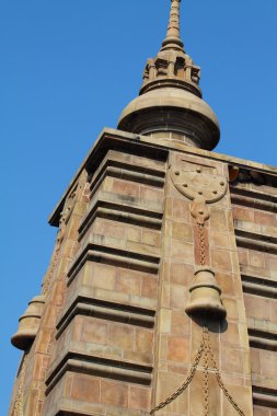 Modern Mulagandhakuti Vihara tapınağının güzel kuleleri, Sarnath