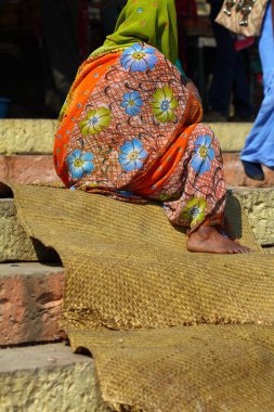 varanasi, uttar pradesh, Hindistan Ulusal giysileri içinde Hintli kadın.