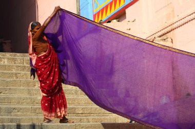 varanasi, uttar pradesh, Hindistan Ulusal giysileri içinde Hintli kadın.