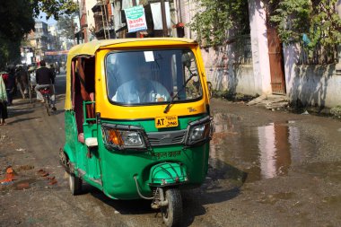 Tuk tuk otomatik rikshaw varanasi.