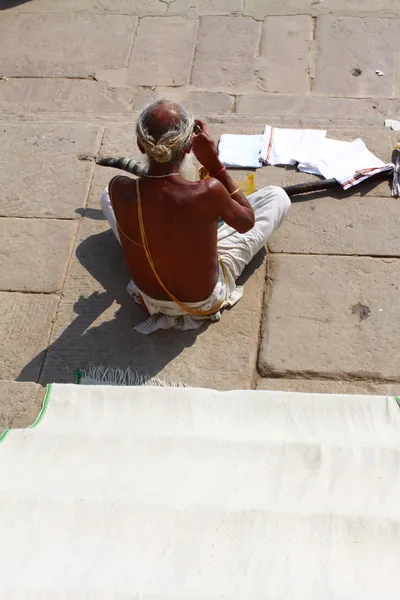 Indische Männer in varanasi, uttar pradesh, indien. — Stockfoto