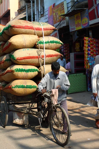 Traditional trafic jam in Varanasi, Insia. — Stock Photo, Image