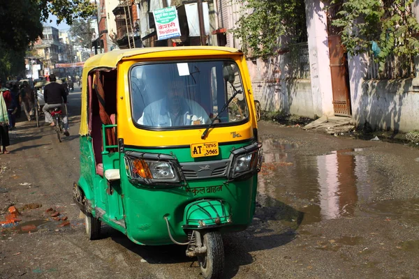 Tuk Tuk auto rikshaw in Varanasi. — Stock Photo, Image