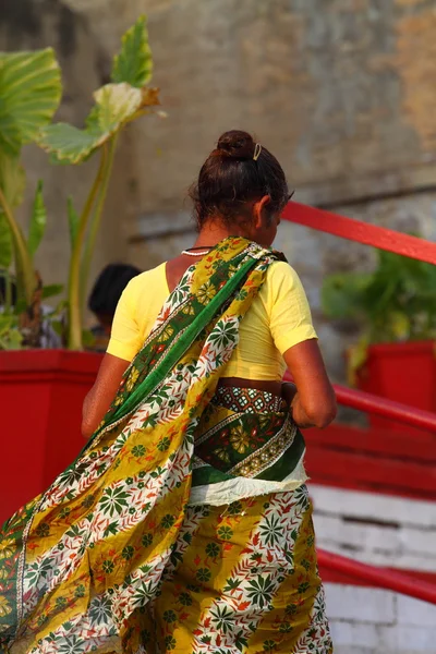 Индийские женщины в национальной одежде в Варанаси, Уттар-Прадеш, Индия . — стоковое фото