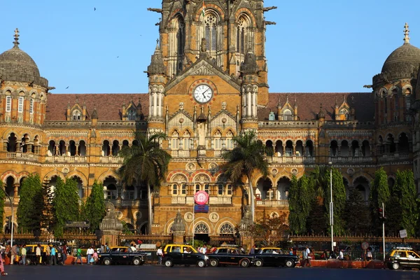 Dworzec kolejowy Victoria Terminus w Bombaju (Indie) — Zdjęcie stockowe