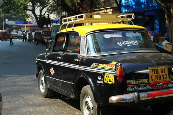 Typische taxi in mumbai. — Stockfoto