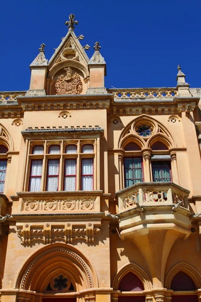 Classic Gothic architecture on a house in the old city of Mdina in Malta — Stock Photo, Image