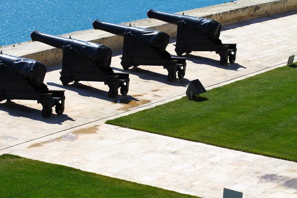 Barrakka Gardens of saluting battery and Grand Harbor of Valletta, Malta — Stock Photo, Image