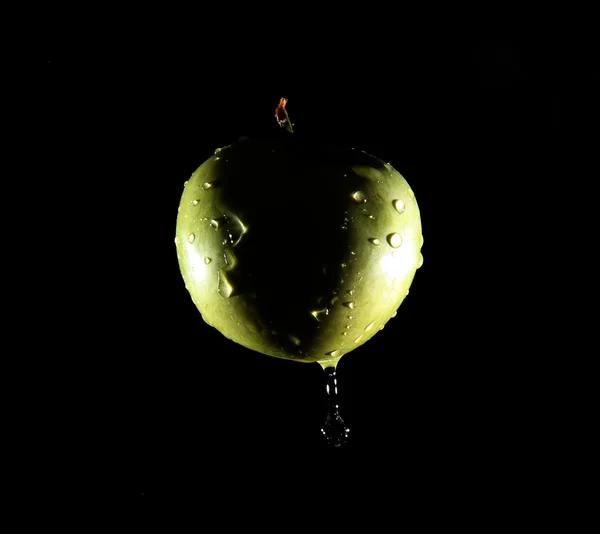 Jablko a vody splash — Stock fotografie