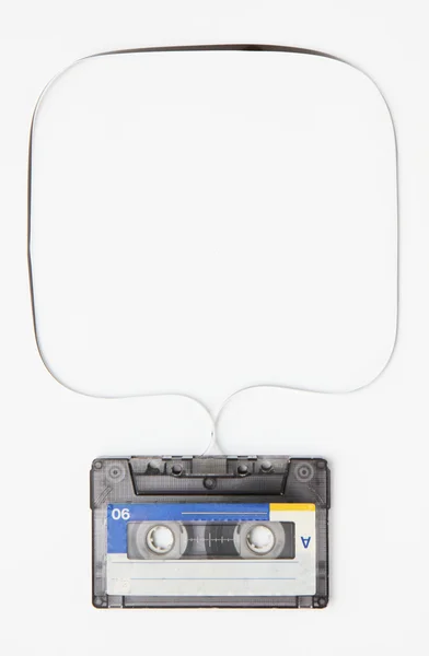 白い背景とビンテージ オーディオ テープ — ストック写真