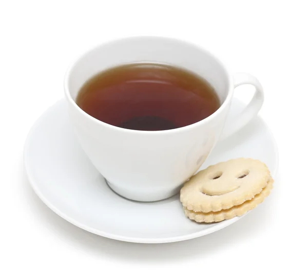 Чашка чая и улыбающееся печенье — стоковое фото