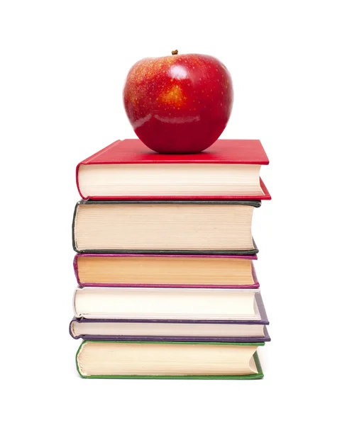 书架上的苹果 — 图库照片