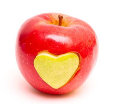 Kırmızı elma ve kalp şekli kesmek ve eklenen
