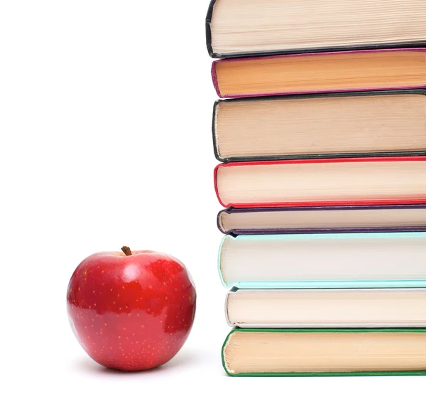 Apfel und Bücherstapel — Stockfoto