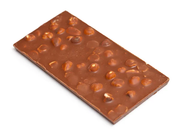 Mléčná čokoláda s lískovými oříšky, izolované na bílém — Stock fotografie