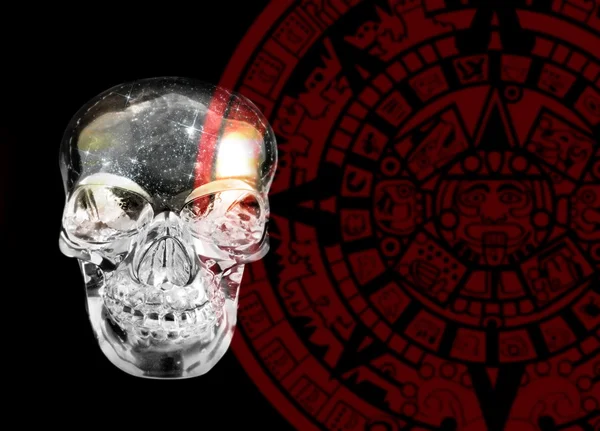 水晶头骨和玛雅人的日历 — 图库照片