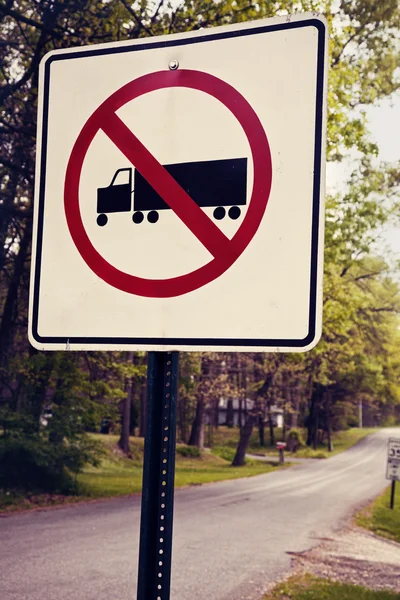Semi trucks not allowed — Stock Photo, Image