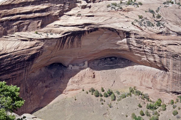 Starobylé obydlí v canyon de chelly — Stock fotografie