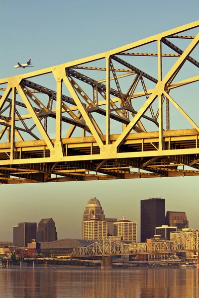Plane above Louisville — Stock Photo, Image