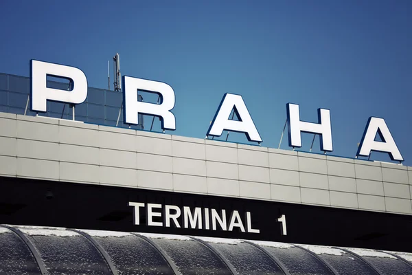 Термінал 1 - Міжнародний аеропорт у Празі — стокове фото