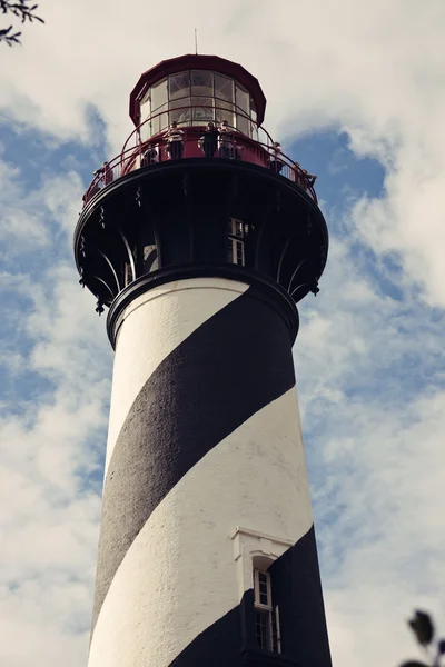 Deniz feneri gelen turist — Stok fotoğraf
