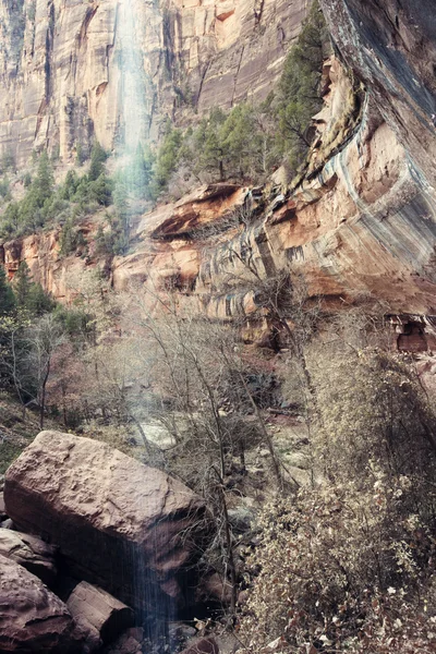 Pequena cachoeira no Parque Nacional de Zion — Fotografia de Stock