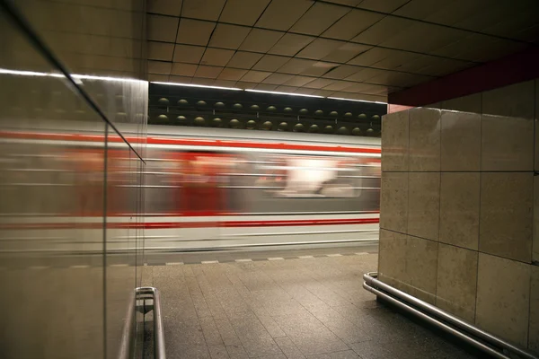 Trein aankomen aan starometska station — Stockfoto