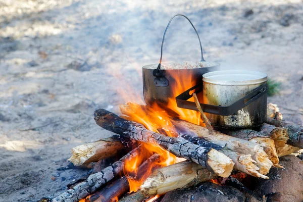 Cooking on a fire. — Stock Photo, Image