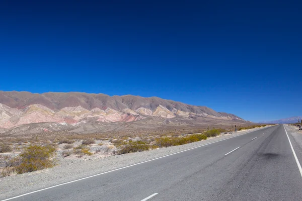 Vägen i färg berg — Stockfoto